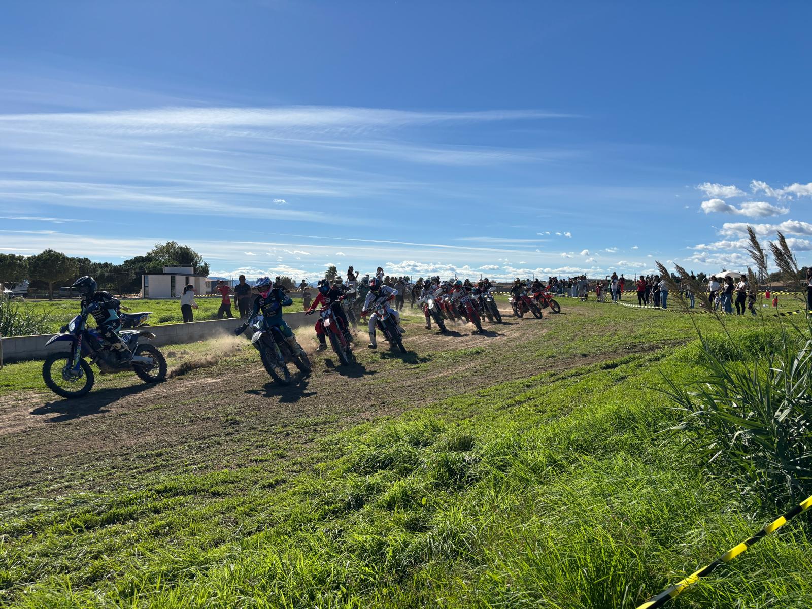 Alfredo Pellicer, el mejor en el XC de Almussafes. Arnau Císcar se lleva el Pequenduro